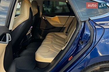 Лифтбек Tesla Model S 2016 в Виннице