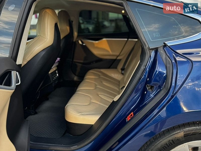 Лифтбек Tesla Model S 2016 в Виннице