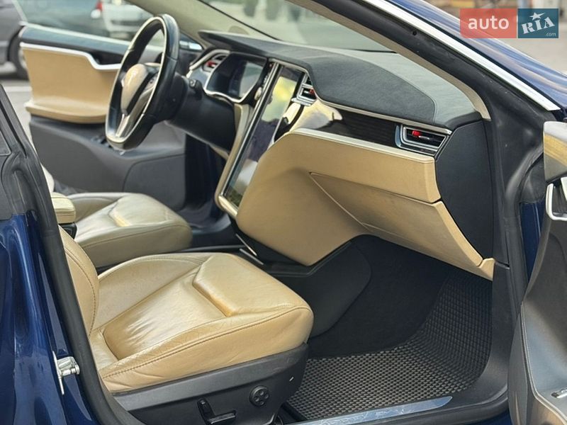 Лифтбек Tesla Model S 2016 в Виннице