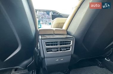 Лифтбек Tesla Model S 2016 в Виннице