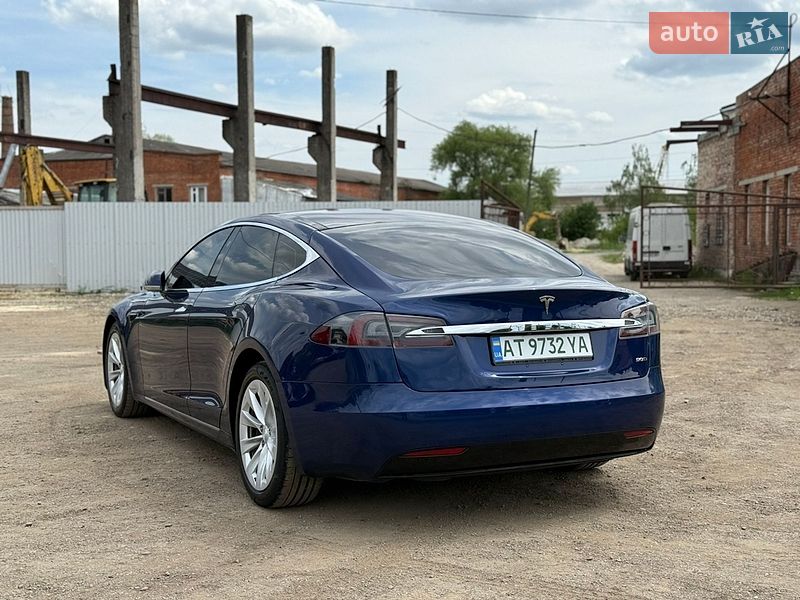 Лифтбек Tesla Model S 2017 в Ивано-Франковске