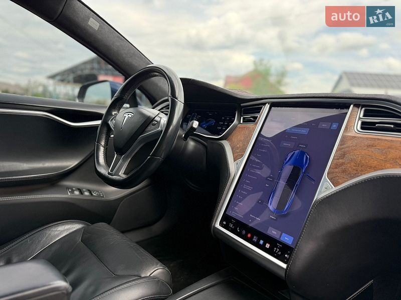 Лифтбек Tesla Model S 2017 в Ивано-Франковске