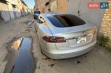 Лифтбек Tesla Model S 2015 в Киеве