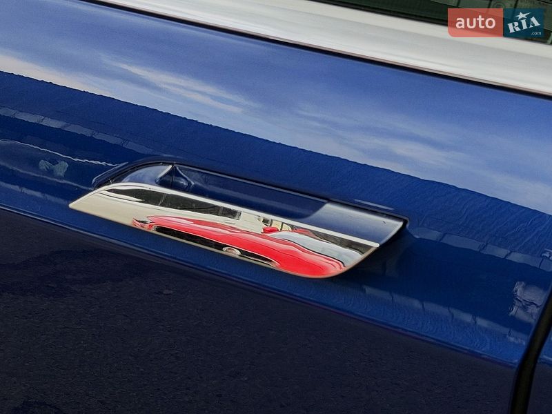 Ліфтбек Tesla Model S 2018 в Києві