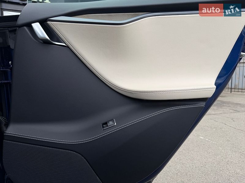 Ліфтбек Tesla Model S 2018 в Києві