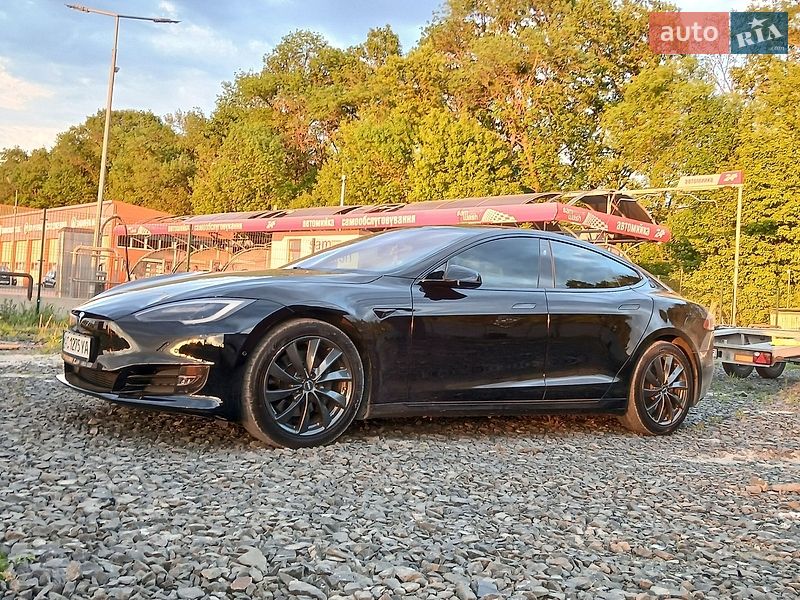Ліфтбек Tesla Model S 2017 в Луцьку