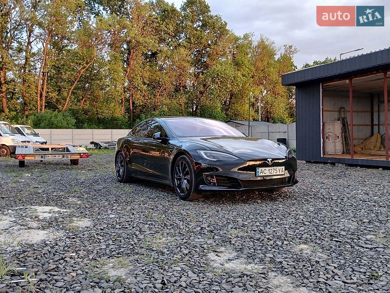 Ліфтбек Tesla Model S 2017 в Луцьку