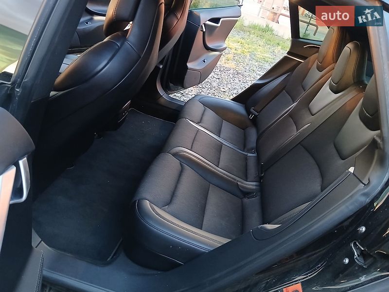 Ліфтбек Tesla Model S 2017 в Луцьку