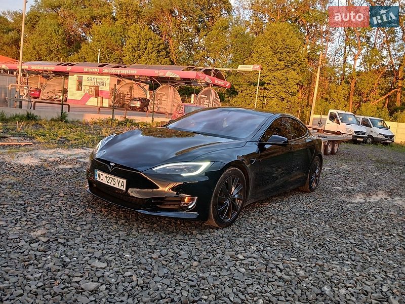 Ліфтбек Tesla Model S 2017 в Луцьку