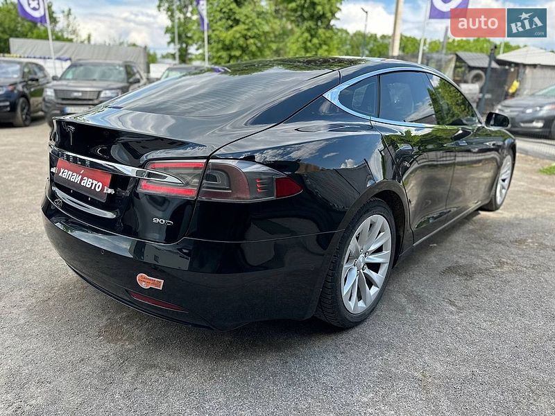 Лифтбек Tesla Model S 2017 в Виннице