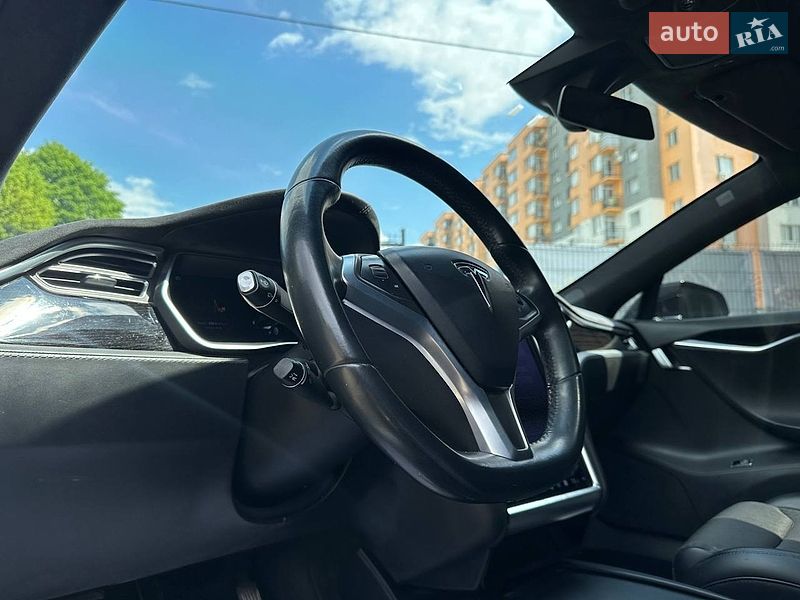 Лифтбек Tesla Model S 2017 в Виннице