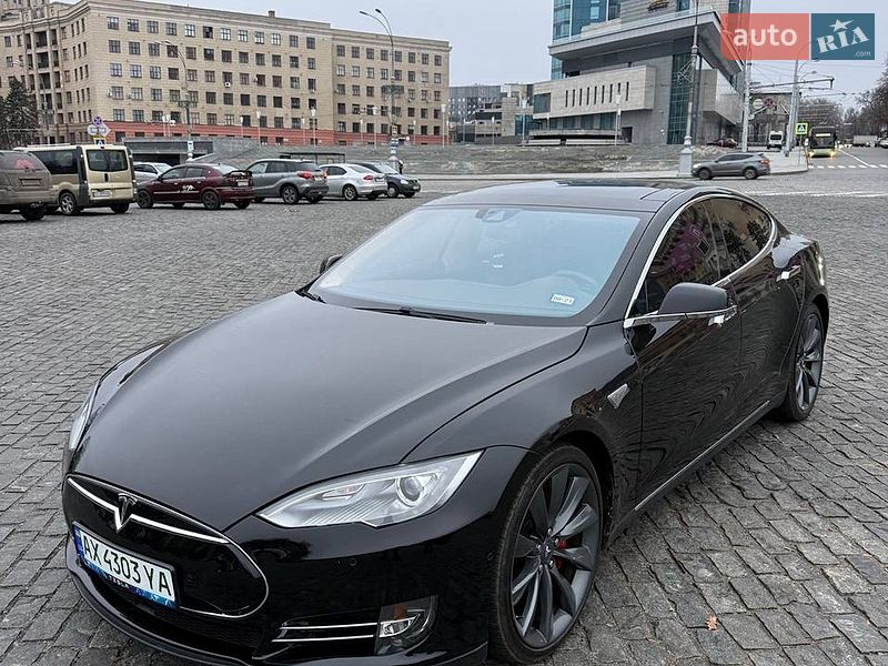 Лифтбек Tesla Model S 2015 в Харькове