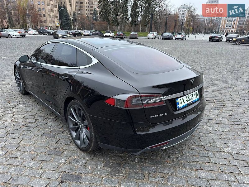 Лифтбек Tesla Model S 2015 в Харькове