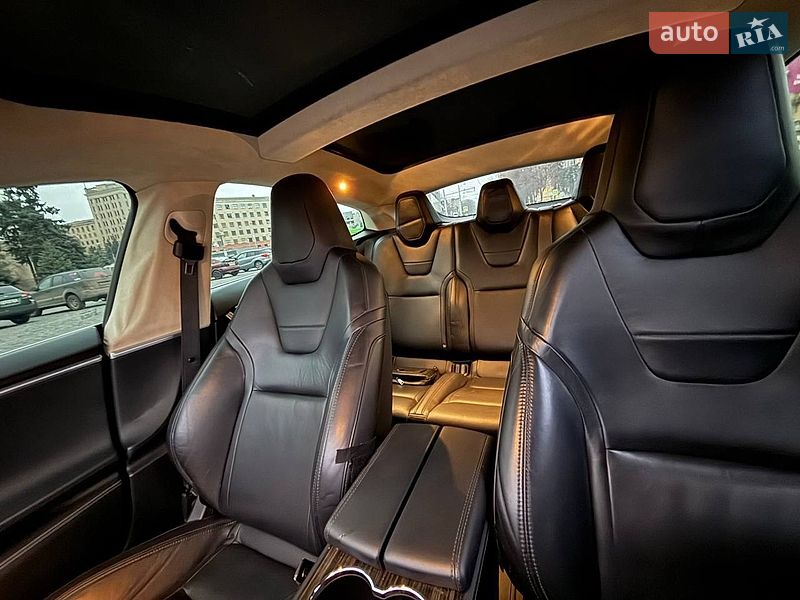 Лифтбек Tesla Model S 2015 в Харькове
