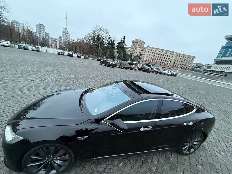 Лифтбек Tesla Model S 2015 в Харькове