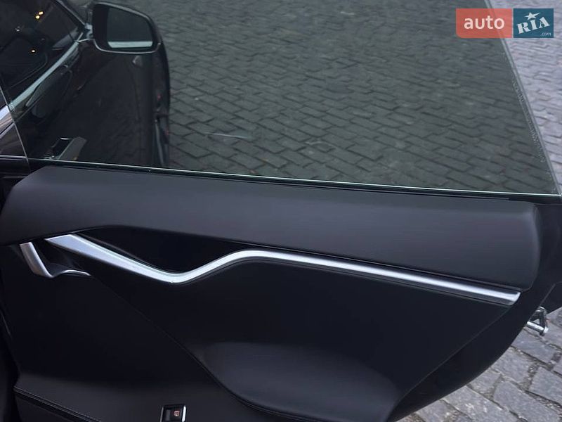 Лифтбек Tesla Model S 2015 в Харькове