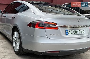 Лифтбек Tesla Model S 2016 в Виннице
