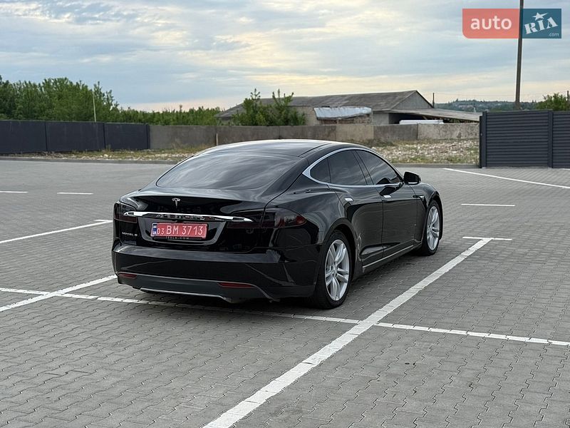 Ліфтбек Tesla Model S 2013 в Дубні