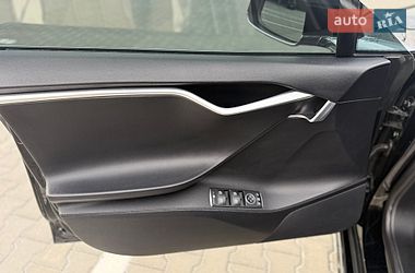 Ліфтбек Tesla Model S 2013 в Дубні