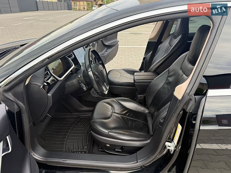 Ліфтбек Tesla Model S 2013 в Дубні