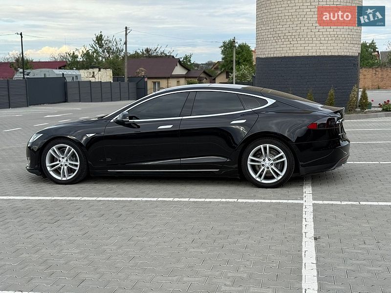 Ліфтбек Tesla Model S 2013 в Дубні