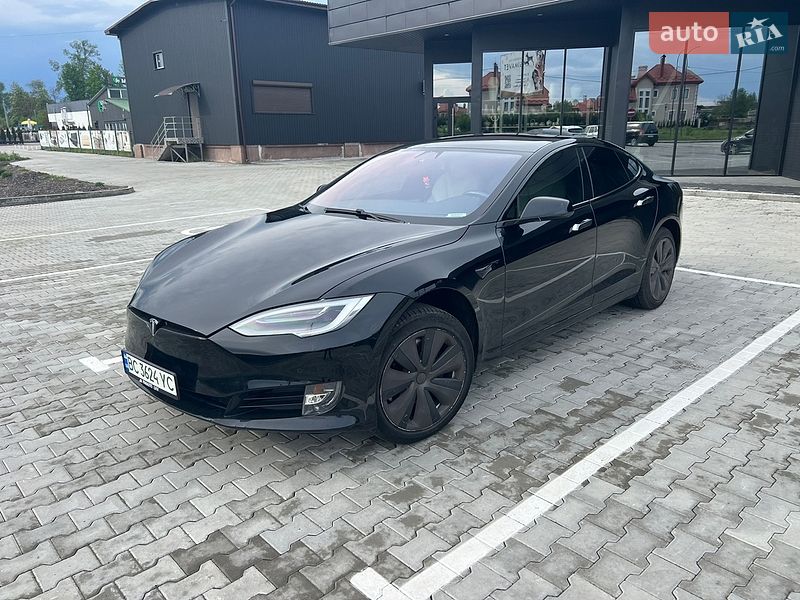 Tesla Model S 2020