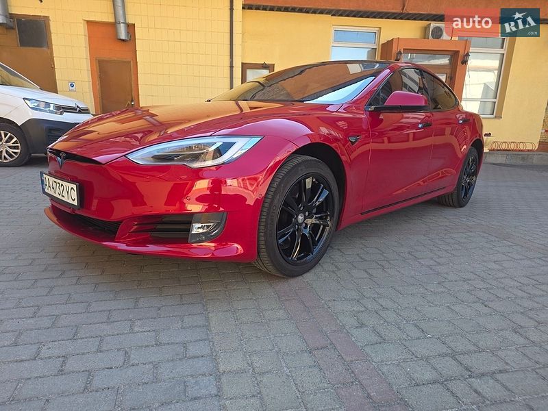 Ліфтбек Tesla Model S 2018 в Києві