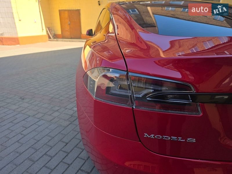 Ліфтбек Tesla Model S 2018 в Києві