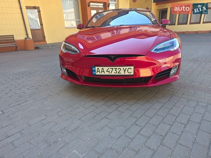 Ліфтбек Tesla Model S 2018 в Києві
