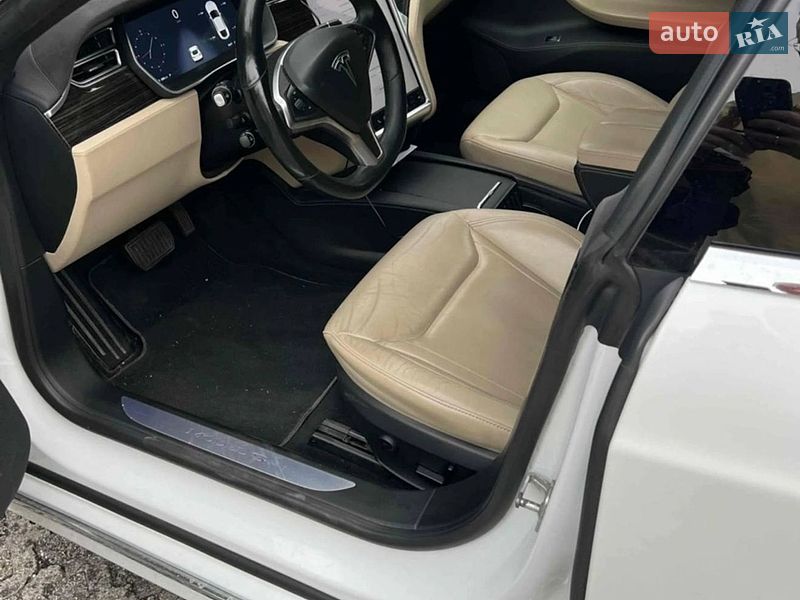 Лифтбек Tesla Model S 2016 в Одессе