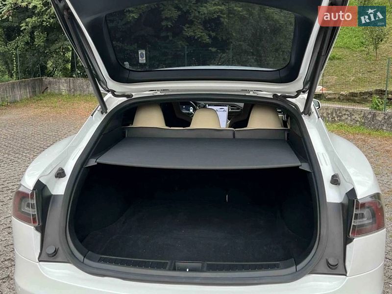 Лифтбек Tesla Model S 2016 в Одессе