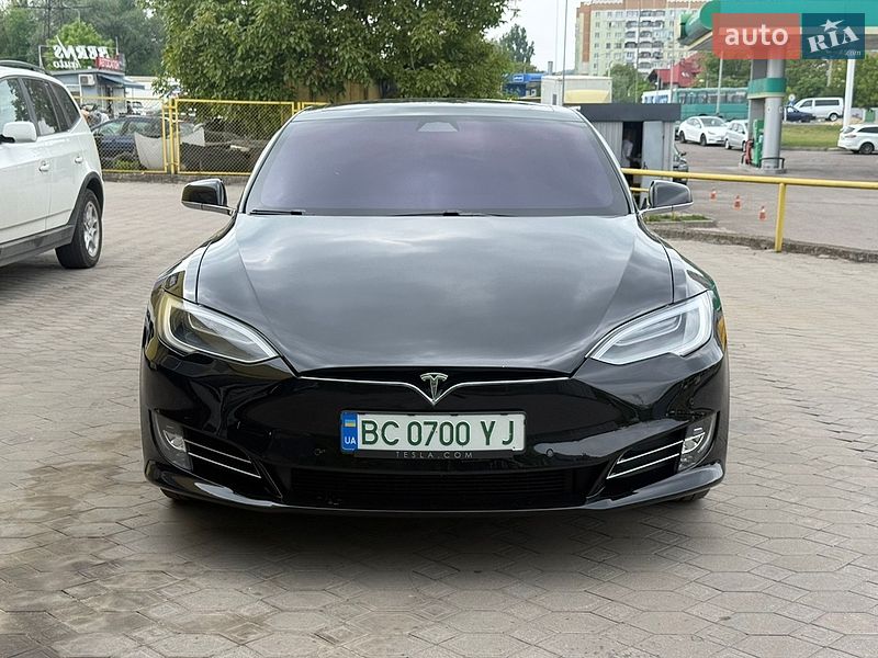 Ліфтбек Tesla Model S 2018 в Львові