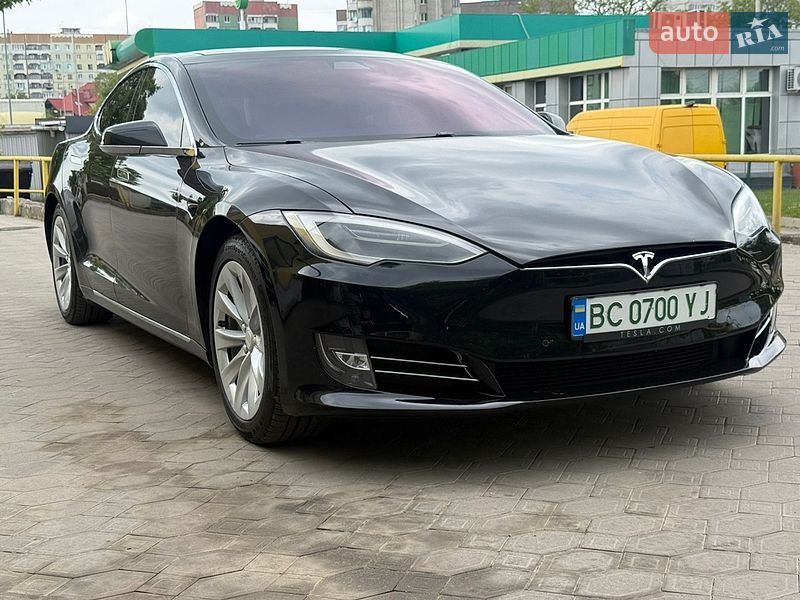 Ліфтбек Tesla Model S 2018 в Львові