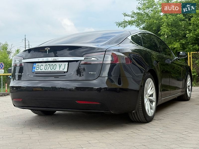 Ліфтбек Tesla Model S 2018 в Львові