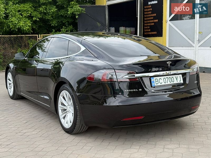 Ліфтбек Tesla Model S 2018 в Львові
