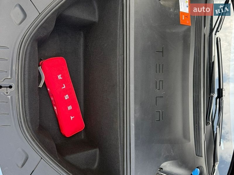 Ліфтбек Tesla Model S 2018 в Львові