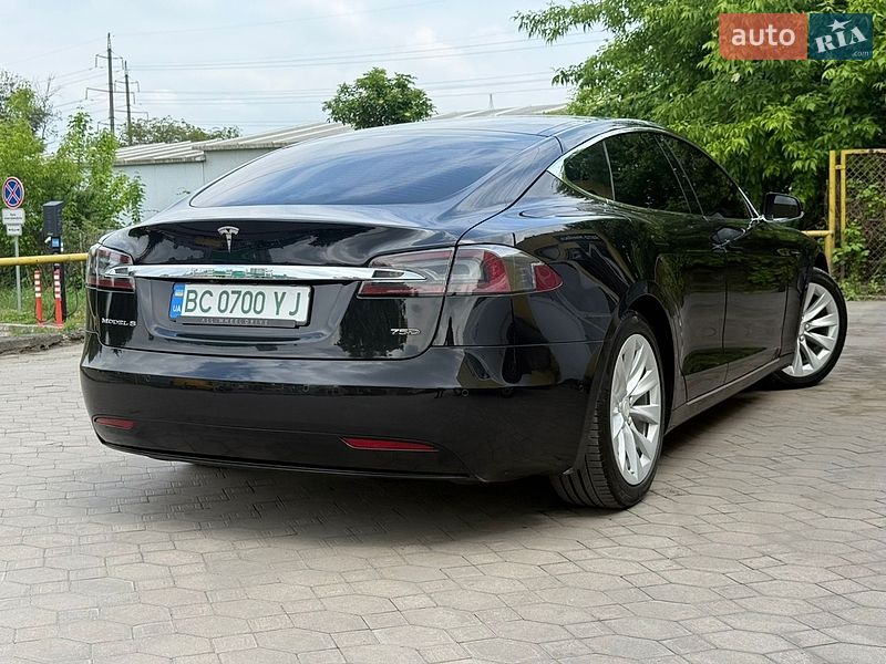 Ліфтбек Tesla Model S 2018 в Львові