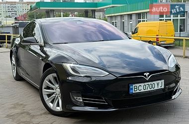 Лифтбек Tesla Model S 2018 в Львове