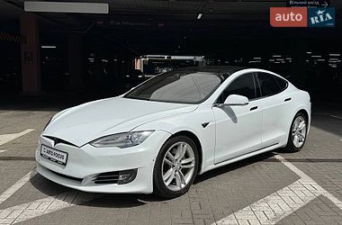Ліфтбек Tesla Model S 2015 в Києві