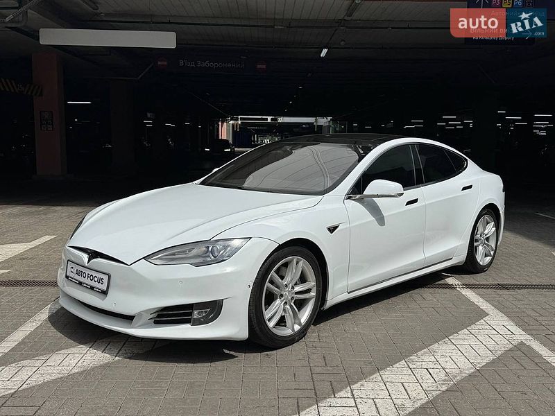 Ліфтбек Tesla Model S 2015 в Києві