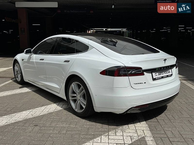 Ліфтбек Tesla Model S 2015 в Києві