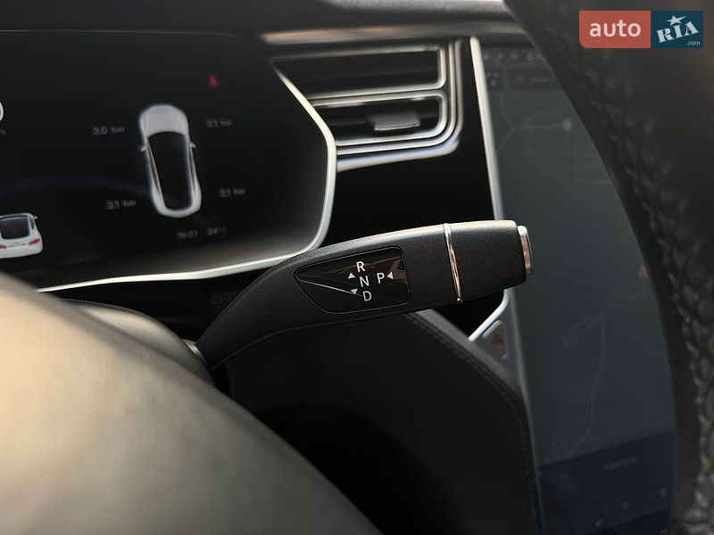 Ліфтбек Tesla Model S 2015 в Києві