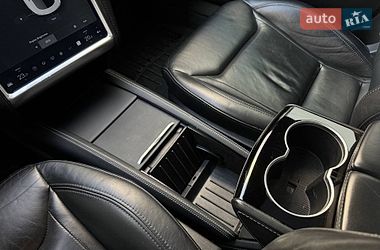 Ліфтбек Tesla Model S 2015 в Києві