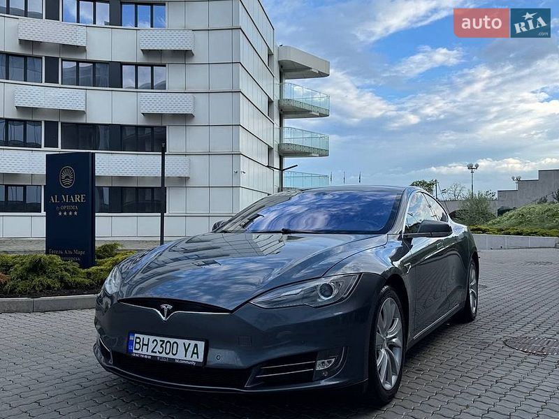 Tesla Model S 2014