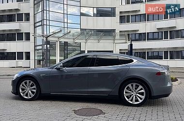 Лифтбек Tesla Model S 2014 в Черноморске