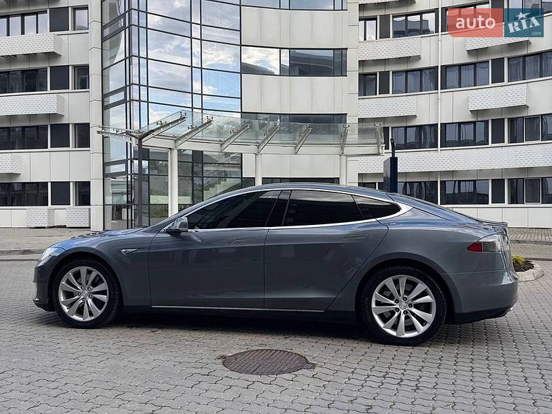 Лифтбек Tesla Model S 2014 в Черноморске