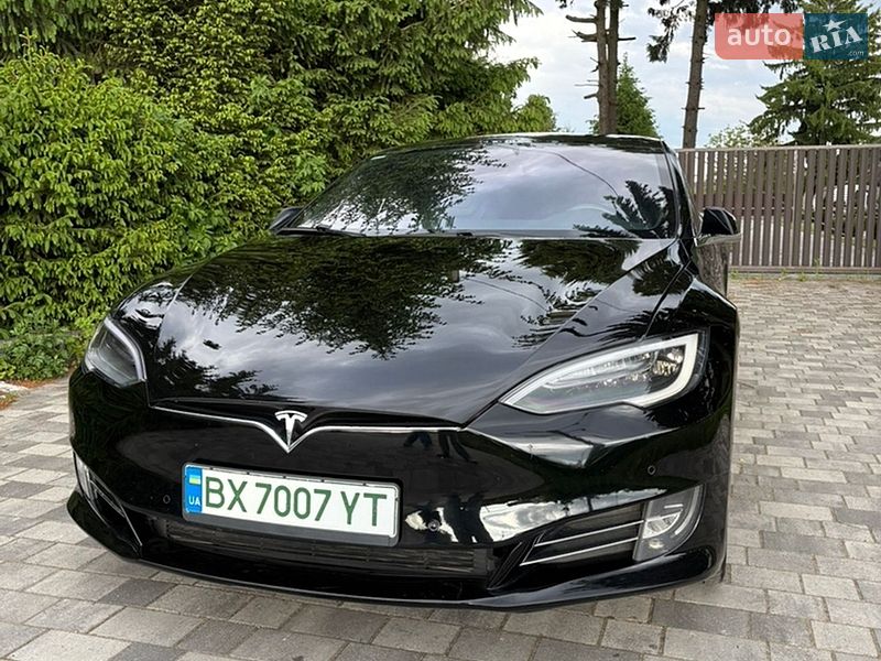 Лифтбек Tesla Model S 2018 в Староконстантинове