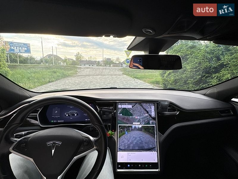 Лифтбек Tesla Model S 2018 в Староконстантинове