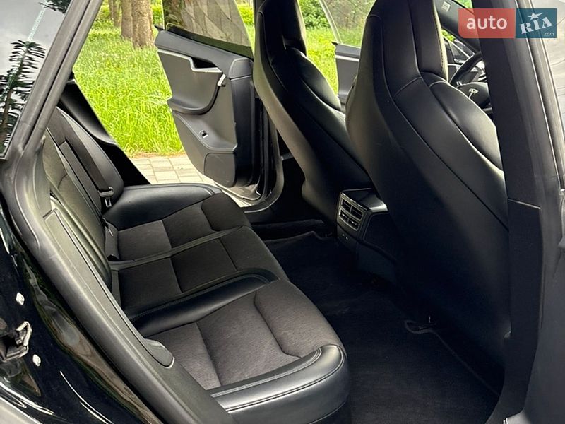 Лифтбек Tesla Model S 2018 в Староконстантинове