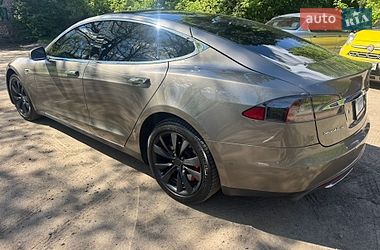 Лифтбек Tesla Model S 2015 в Киеве фото 4 Лифтбек Tesla Model S 2015 в Киеве